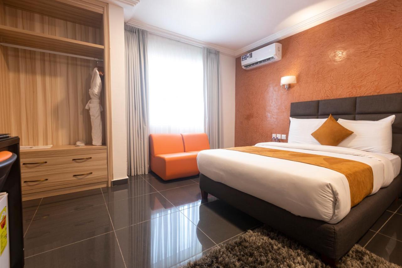 Executive Suite,1243762924:JPEG